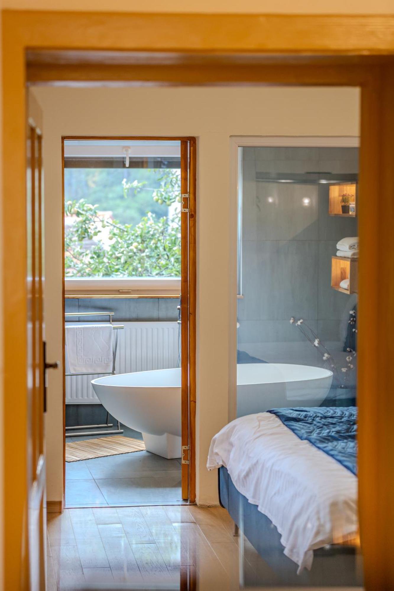 Lagom - Hot Tub Hideout Брашов Экстерьер фото